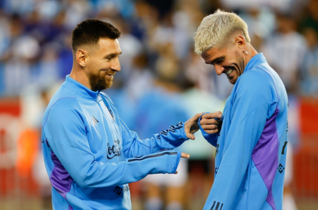  里昂训练开放日，转会期单刀错失引欢呼，欧篮联在即，更衣室氛围转暖