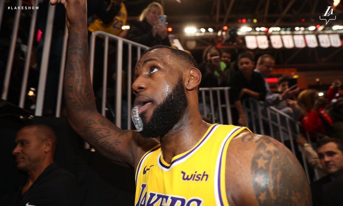  里昂训练开放日，转会期单刀错失引欢呼，欧篮联在即，更衣室氛围转暖