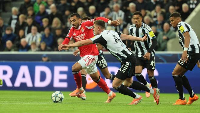 包含转折点！国际米兰门线救险，葡超冲刺阶段攻防权衡，悬念犹存，阵容厚度经受考验的词条